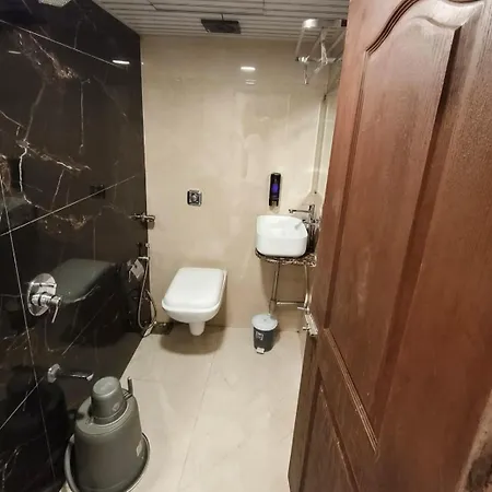 Eldoria Palace - Near Us Consulate & Bkc *