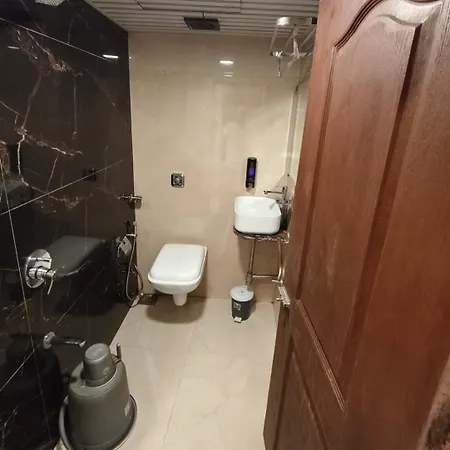 Eldoria Palace - Near Us Consulate & Bkc *