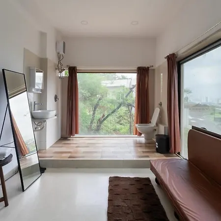 Whispering Stones 4bhk Modern Spacez With Indoor Bar * Mumbai