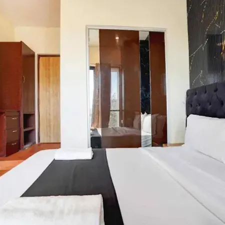 Fabhotel Freedom Star Hotel