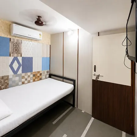 Shalimar Capsule hotel *