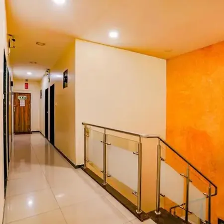 Hotel Fabexpress Prakash 3*