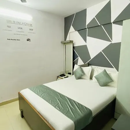 Bed & Breakfast Dev Shelter Malad West Mumbai