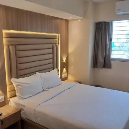 Fabhotel Sahara 3*