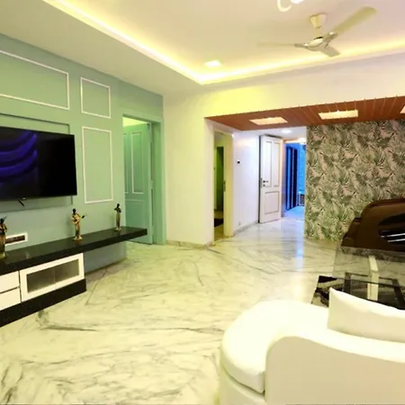 Villa Luxurious 4 Bedroom Private Pool At Kandivali East,