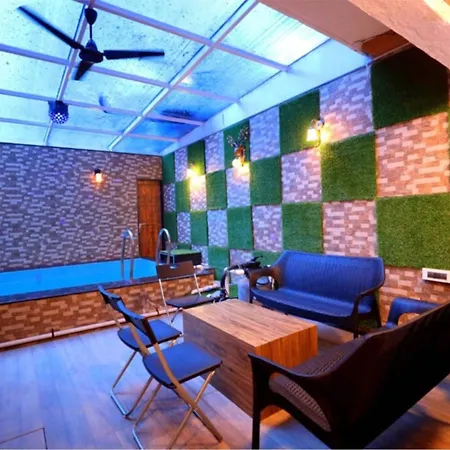 Luxurious 4 Bedroom Private Pool At Kandivali East, Mumbai