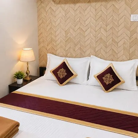Hotel Royal Residency - Near Khar Station