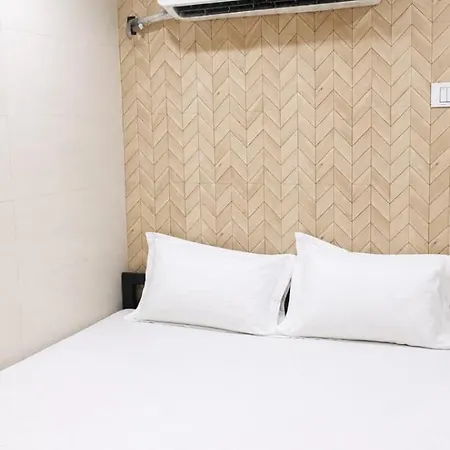 Hotel Royal Residency - Near Khar Station
