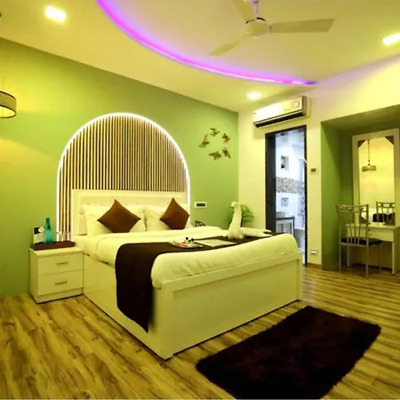 Villa Luxurious 4 Bedroom Private Pool At Kandivali East, *