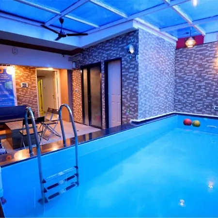 Villa Luxurious 4 Bedroom Private Pool At Kandivali East, Mumbai