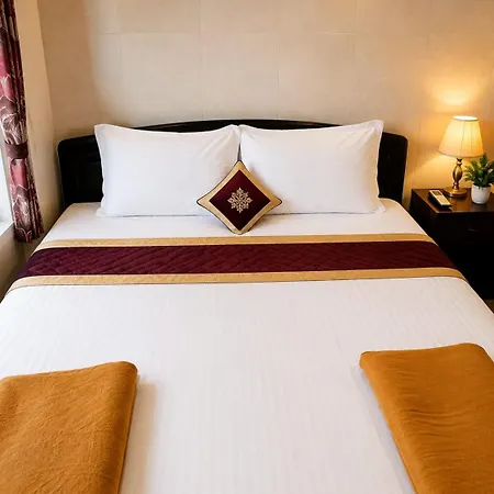 Hotel Royal Residency - Near Khar Station 2*