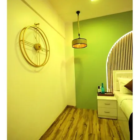 Luxurious 4 Bedroom Private Pool At Kandivali East, Villa Mumbai