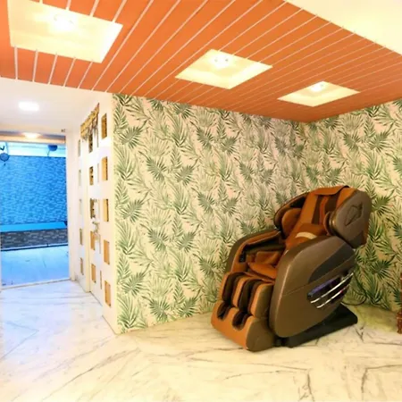 Villa Luxurious 4 Bedroom Private Pool At Kandivali East, Mumbai