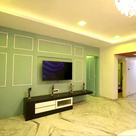Luxurious 4 Bedroom Private Pool At Kandivali East, *