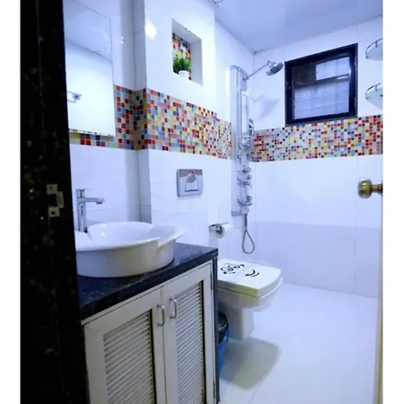 Luxurious 4 Bedroom Private Pool At Kandivali East, Villa