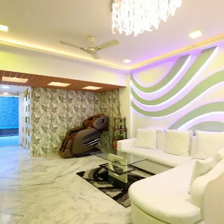 Luxurious 4 Bedroom Private Pool At Kandivali East, *