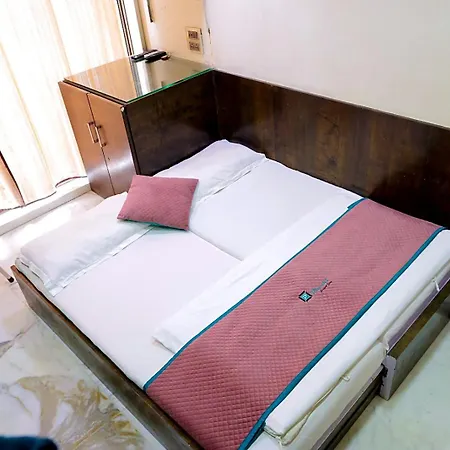Pinaki Comfort Homestay Mumbai