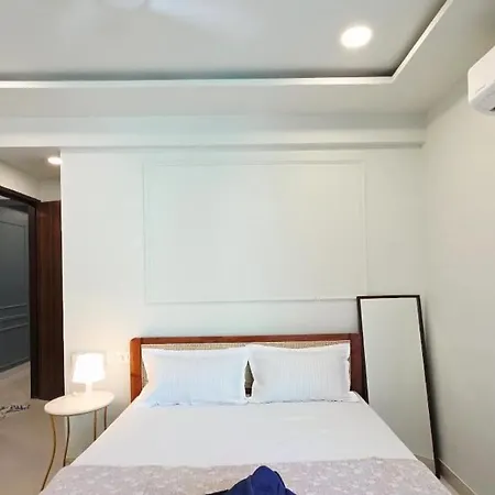 Fortune Crown 403- Premium Khar * Mumbai