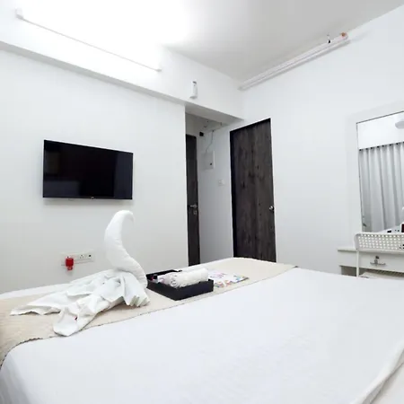 Spacious 1 Bhk For Business & Family Near International Airport Apartment Mumbai