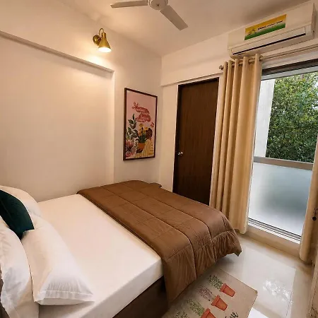 Warm Modern 1bhk Flat New Tower Yari Road Apartment *