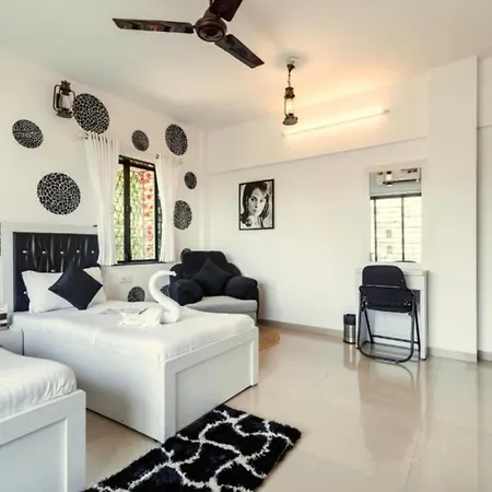 Spacious 3bhk Family Near Growels Mall Next To Western Express Highway *