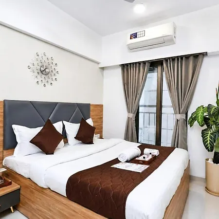 Apartment Spacious 3 Bedroom At Kalina, Santacruz East 5 Mins From Bandra Kurla Complex *