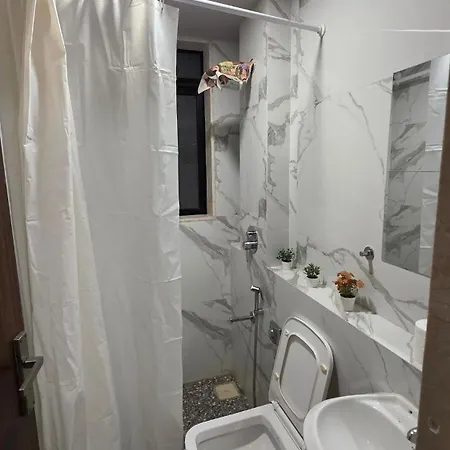 Apartment Fortune Crown 403- Premium Khar *