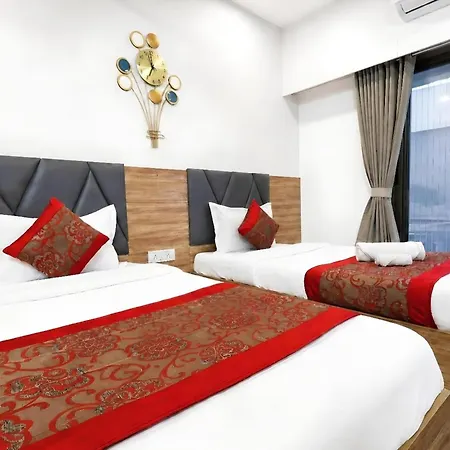 Spacious 3 Bedroom At Kalina, Santacruz East 5 Mins From Bandra Kurla Complex Apartment Mumbai