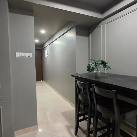 Apartment Fortune Crown 403- Premium Khar