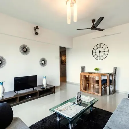 Apartment Spacious 3bhk Family Near Growels Mall Next To Western Express Highway