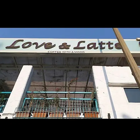 Warm Modern 1bhk Flat New Tower Yari Road *