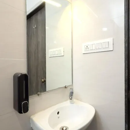 Spacious 1 Bhk For Business & Family Near International Airport Apartment *