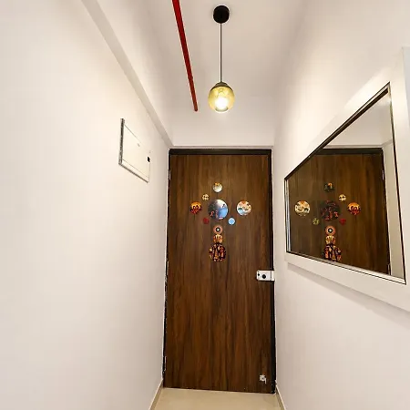 Warm Modern 1bhk Flat New Tower Yari Road *