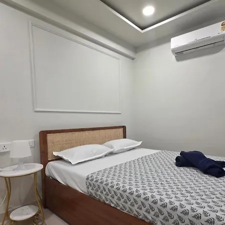 Apartment Fortune Crown 403- Premium Khar