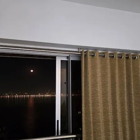 Apartment 3 Bhk Sea Facing Spacious Apartment- Ocean 1402 Mumbai