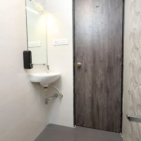 Apartment Spacious 1 Bhk For Business & Family Near International Airport *
