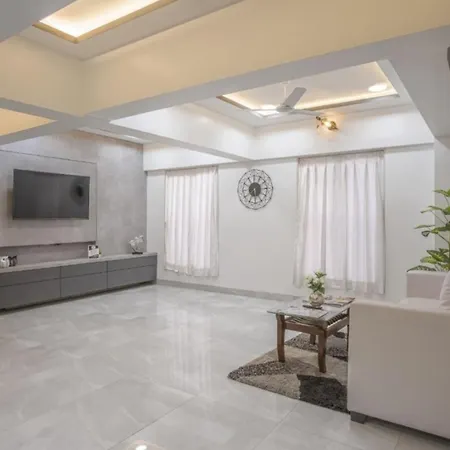 Private Rooftop 3br Near International Airport Andheri East Apartment Mumbai