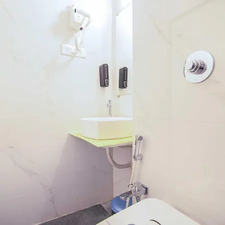 Luxury 3 Bedroom Near Airport For Working Professionals And Families Apartment *