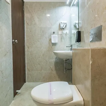 Spacious 3 Bedroom At Kalina, Santacruz East 5 Mins From Bandra Kurla Complex Apartment *