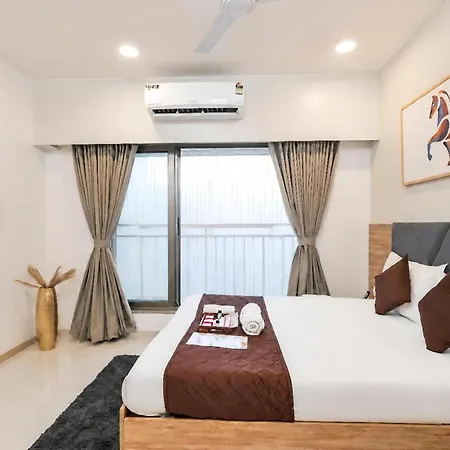 Apartment Spacious 3 Bedroom At Kalina, Santacruz East 5 Mins From Bandra Kurla Complex *