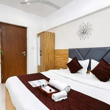 Spacious 3 Bedroom At Kalina, Santacruz East 5 Mins From Bandra Kurla Complex Apartment