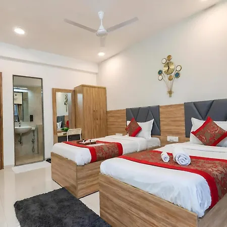 Spacious 3 Bedroom At Kalina, Santacruz East 5 Mins From Bandra Kurla Complex *