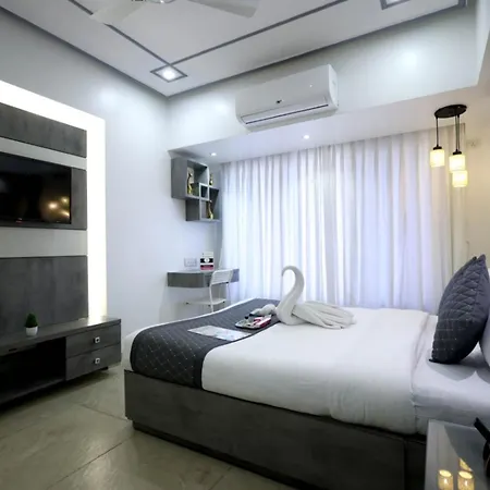 Embassy 2 Bedroom Near Bkc & Guru Nanak Hospital Bandra East Mumbai