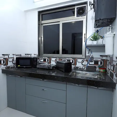 Spacious 1 Bhk For Business & Family Near International Airport Apartment *