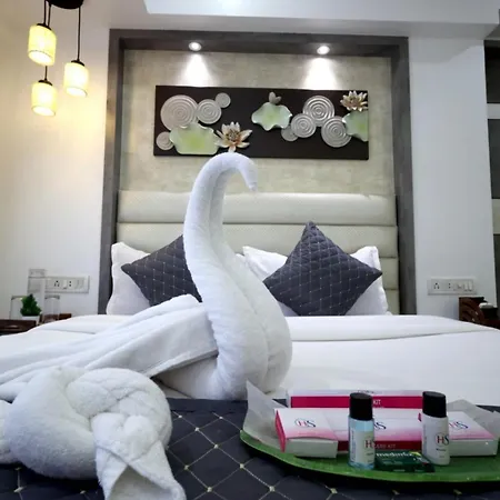 Embassy 2 Bedroom Near Bkc & Guru Nanak Hospital Bandra East Apartment *