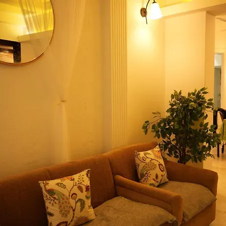 Deep 5th Floor - 3bhk Aesthetic Khar Apartment