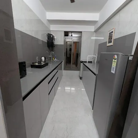 Peaceful & Spacious 2 Bhk Near Airport Apartment *