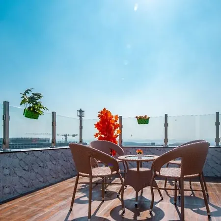 Private Rooftop 3br Near International Airport Andheri East Apartment