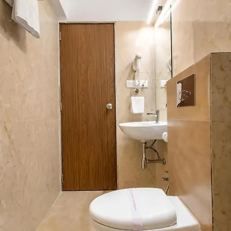 Spacious 3 Bedroom At Kalina, Santacruz East 5 Mins From Bandra Kurla Complex Apartment