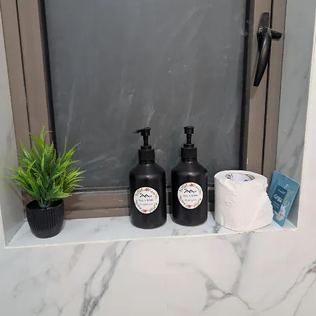 Peaceful & Spacious 2 Bhk Near Airport * Mumbai
